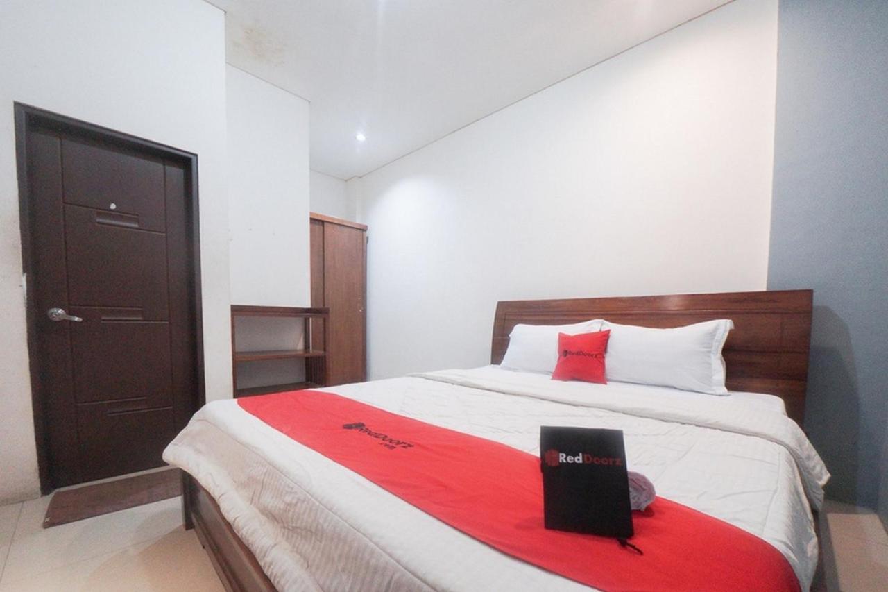Reddoorz Plus Near Green Pramuka Square Mall Jakarta Exteriör bild