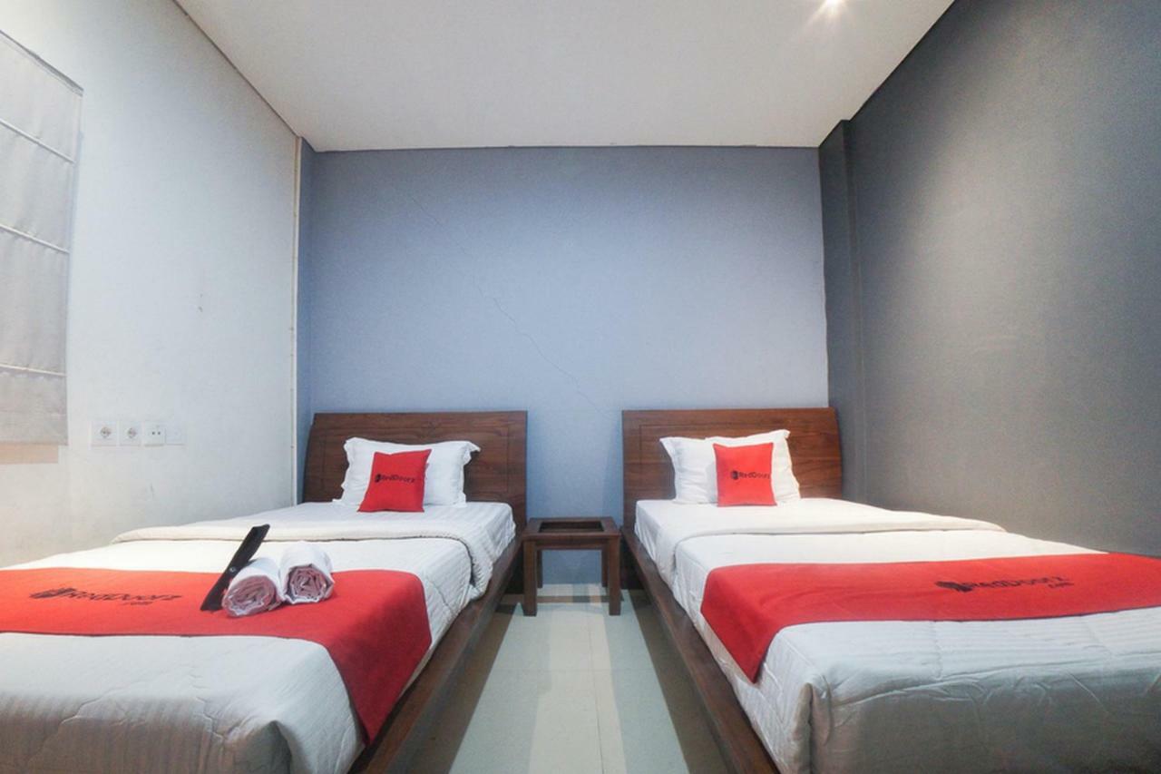 Reddoorz Plus Near Green Pramuka Square Mall Jakarta Exteriör bild