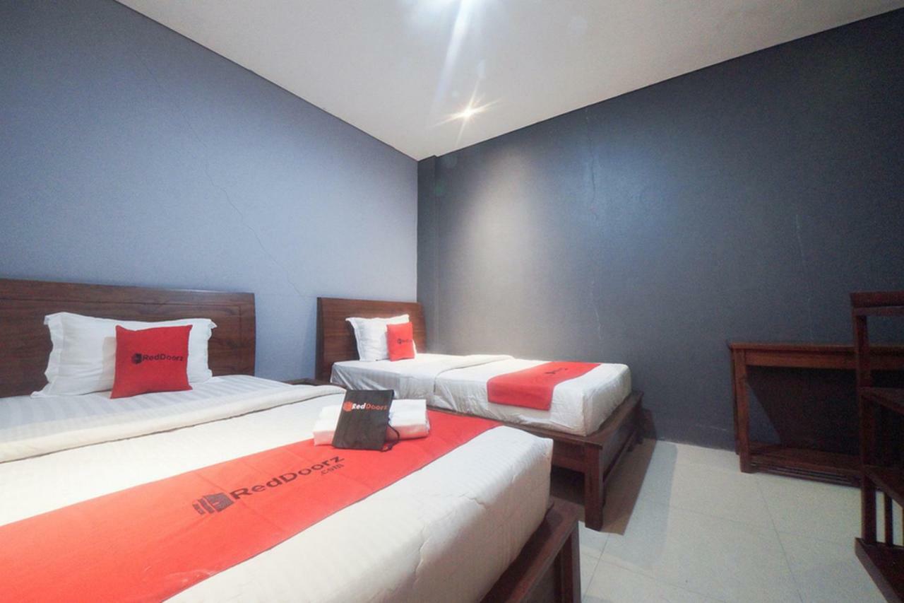 Reddoorz Plus Near Green Pramuka Square Mall Jakarta Exteriör bild